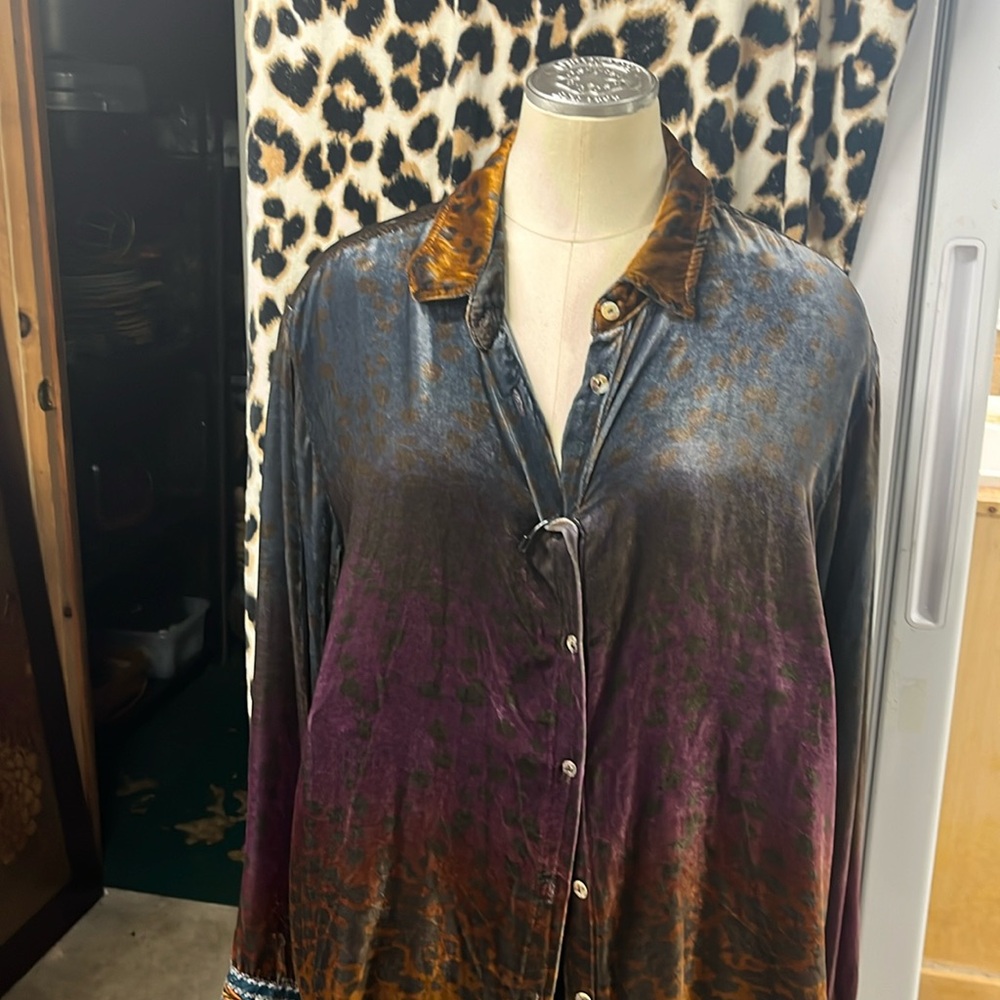 JOHNNY WAS LOUNGE OR PJ SET.  Beautiful colors .  Perfect for the holidays .